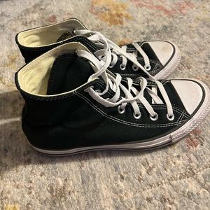 Black hi-top converse SZ 7.5